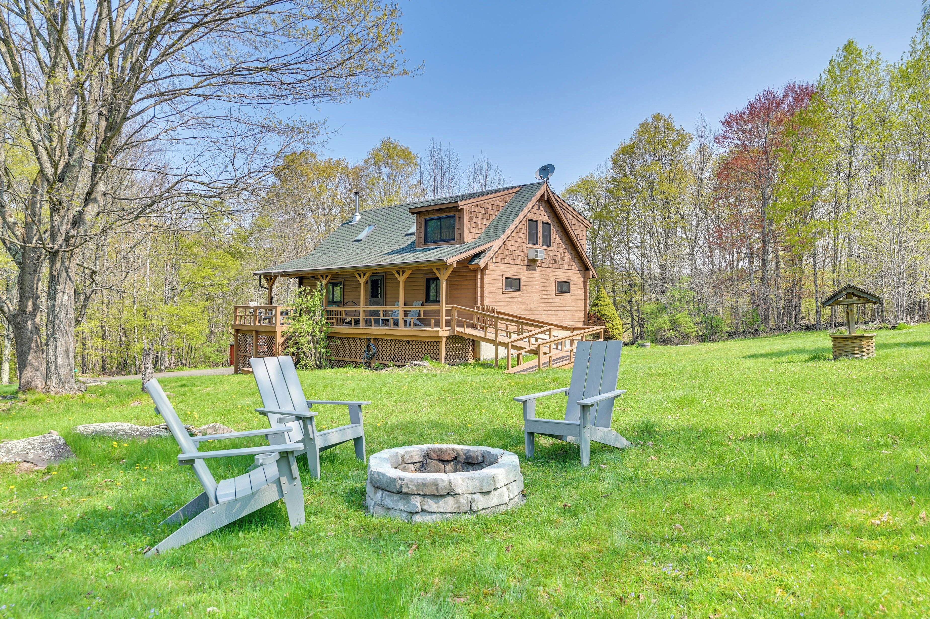Log Cabin: 9 Mi to Plattekill & Belleayre Mtn