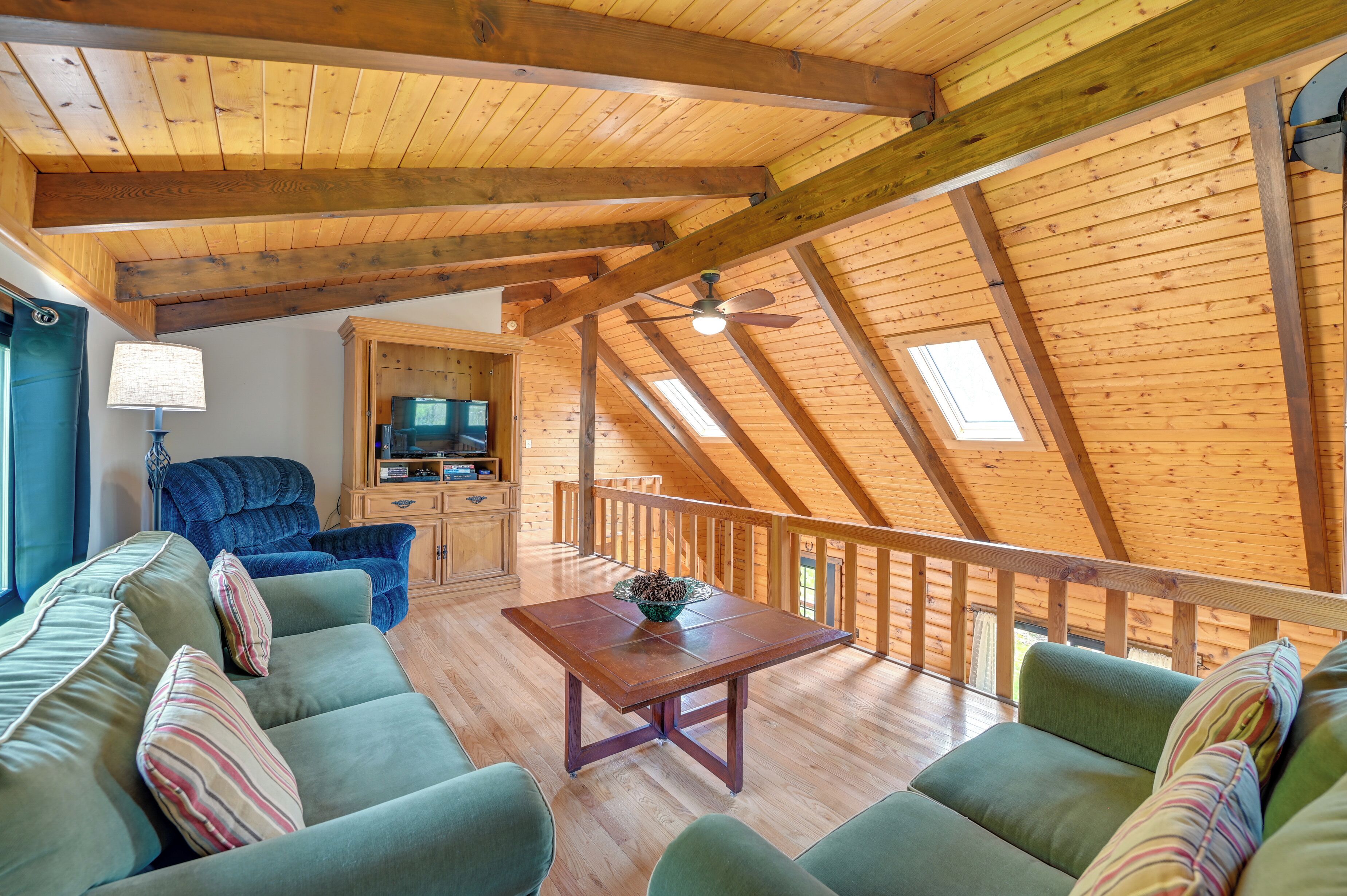 Log Cabin: 9 Mi to Plattekill & Belleayre Mtn