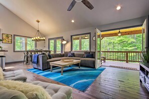 Interior - Home w/ Deck & Game Room - 8 Mi to Asheville (Fairview)