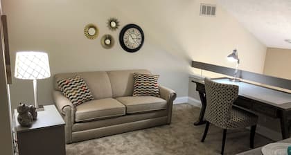 Harbor Springs Condo ~ 6 Mi to Lake Michigan!