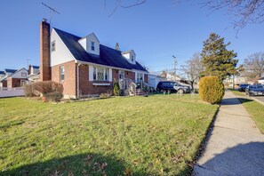 Apartment (1 Bedroom) | Interior - Lovely Elmont Apartment - Walk to Bus Stop! (Elmont)
