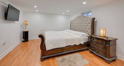 Lovely Elmont Apartment - Walk to Bus Stop!