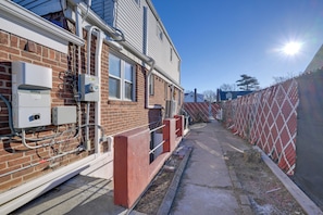 Apartment (1 Bedroom) | Interior - Lovely Elmont Apartment - Walk to Bus Stop! (Elmont)