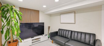 Lovely Elmont Apartment - Walk to Bus Stop!