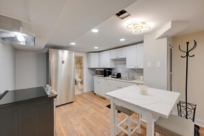 Apartment (1 Bedroom) | Interior - Lovely Elmont Apartment - Walk to Bus Stop! (Elmont)