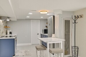 Apartment (1 Bedroom) | Interior - Lovely Elmont Apartment - Walk to Bus Stop! (Elmont)