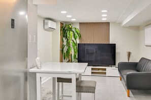 Apartment (1 Bedroom) | Interior - Lovely Elmont Apartment - Walk to Bus Stop! (Elmont)