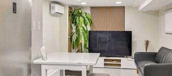 Lovely Elmont Apartment - Walk to Bus Stop!