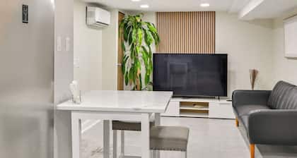 Lovely Elmont Apartment - Walk to Bus Stop!