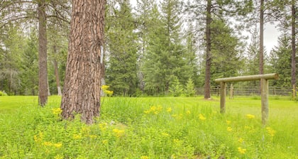 10 Mi to Silverwood: Secluded Getaway!