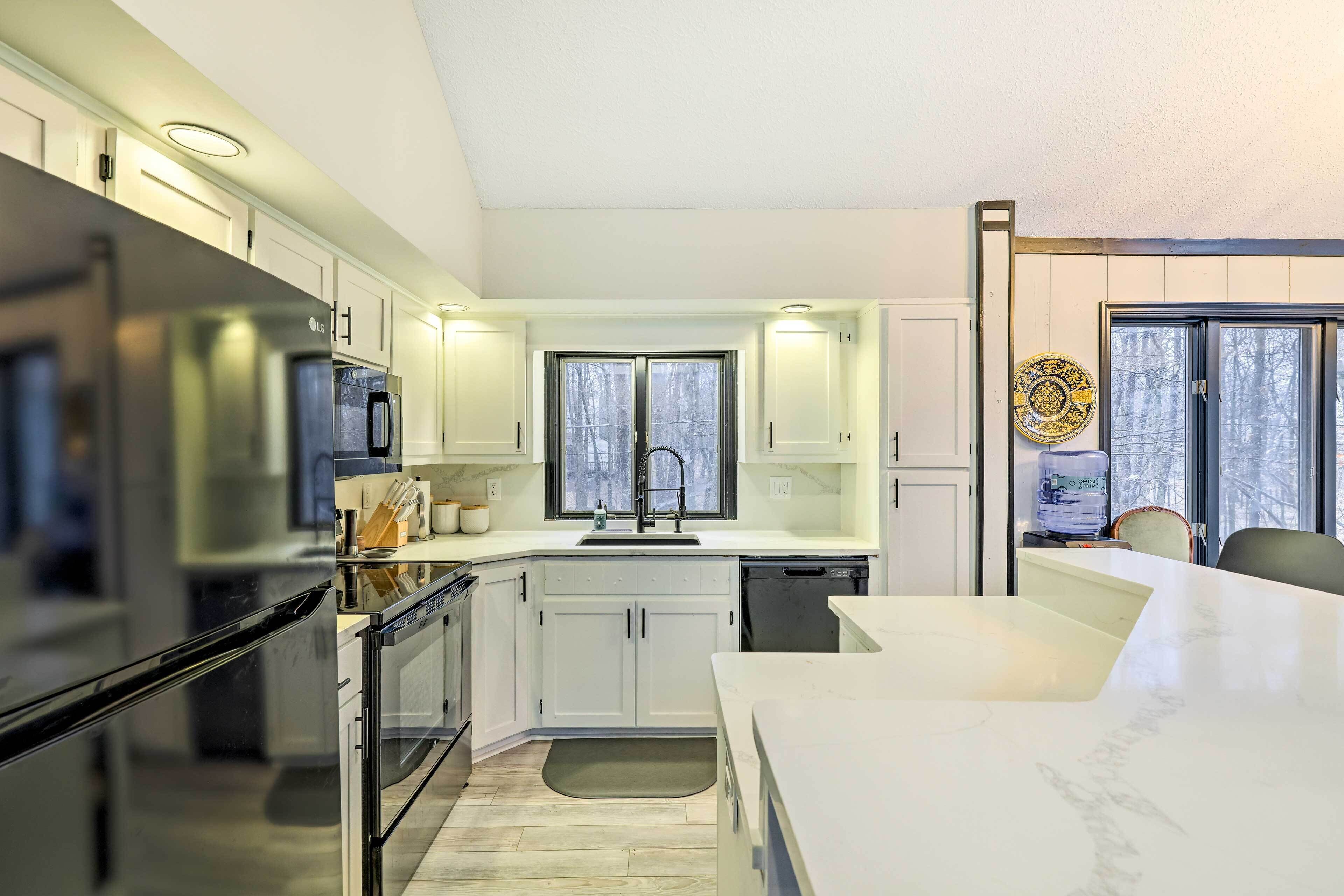 Large Gouldsboro Home w/ Hot Tub & Game Room