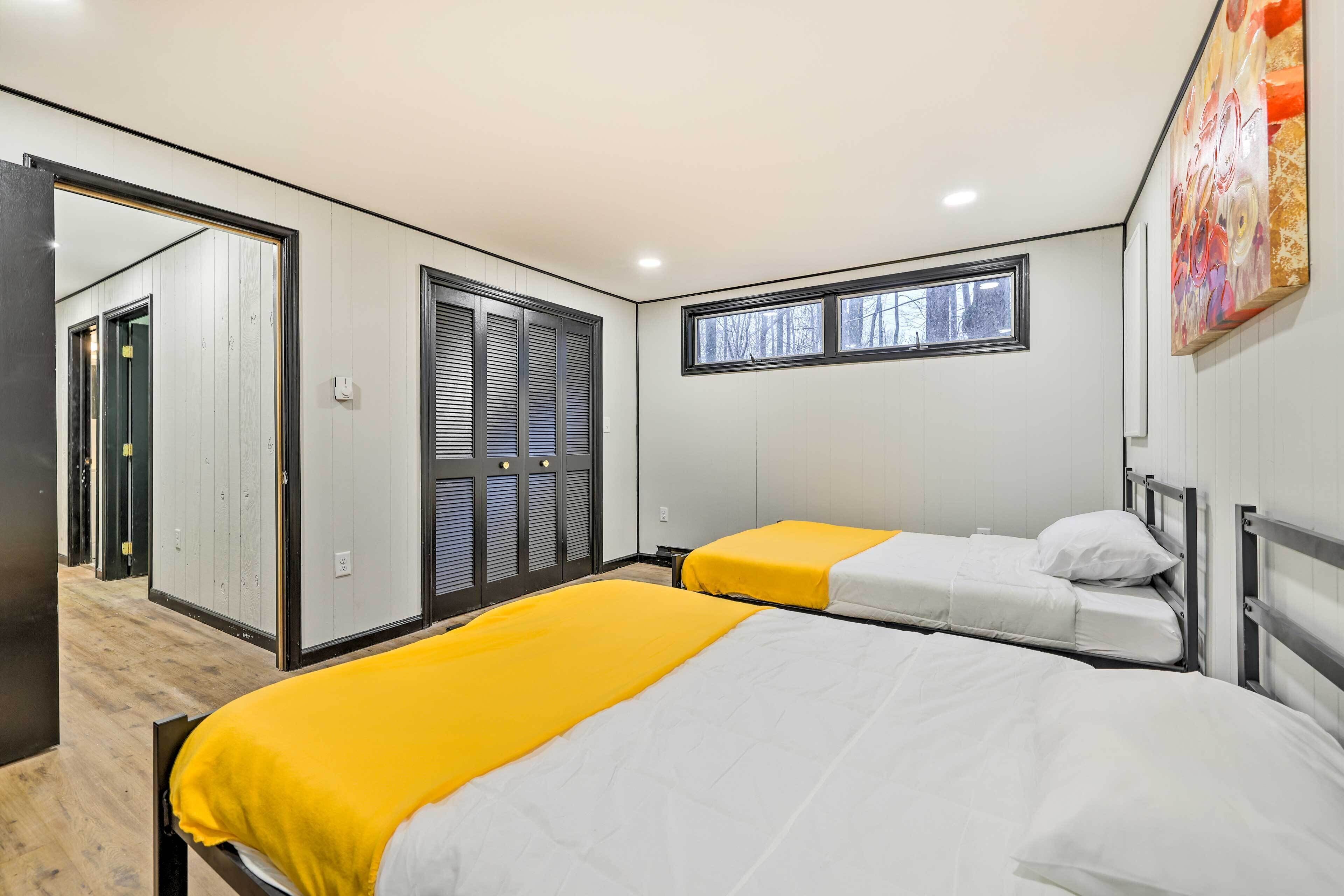 Large Gouldsboro Home w/ Hot Tub & Game Room