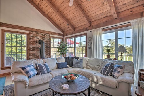 Lovettsville Cottage in Heart of Wine Country