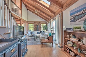 Cottage (1 Bedroom) | Interior - Lovettsville Cottage in Heart of Wine Country (Lovettsville)