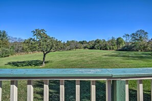Interior - Lovettsville Cottage in Heart of Wine Country (Lovettsville)
