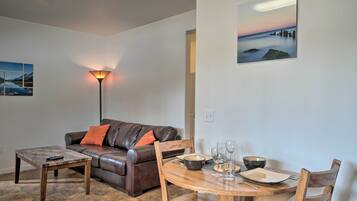 House (2 Bedrooms) | Living area