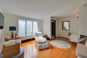 House (1 Bedroom) | Living area | Flat-screen TV