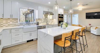 Lovely Highland Home w/ Pool & Hot Tub!