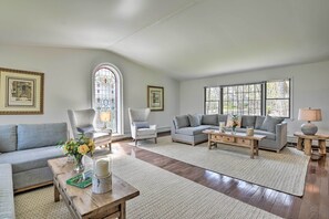 House (4 Bedrooms) | Interior - Lovely Highland Home w/ Pool & Hot Tub! (Highland)