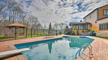 House (4 Bedrooms) | Front of property