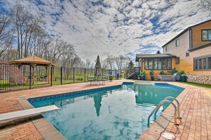 House (4 Bedrooms) | Front of property