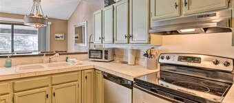 Inviting Mountain Condo w/ Balcony in Vail Valley!