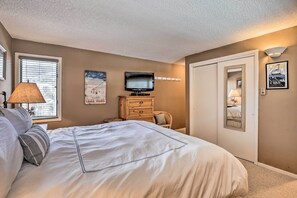 Interior - Inviting Mountain Condo w/ Balcony in Vail Valley! (Avon)