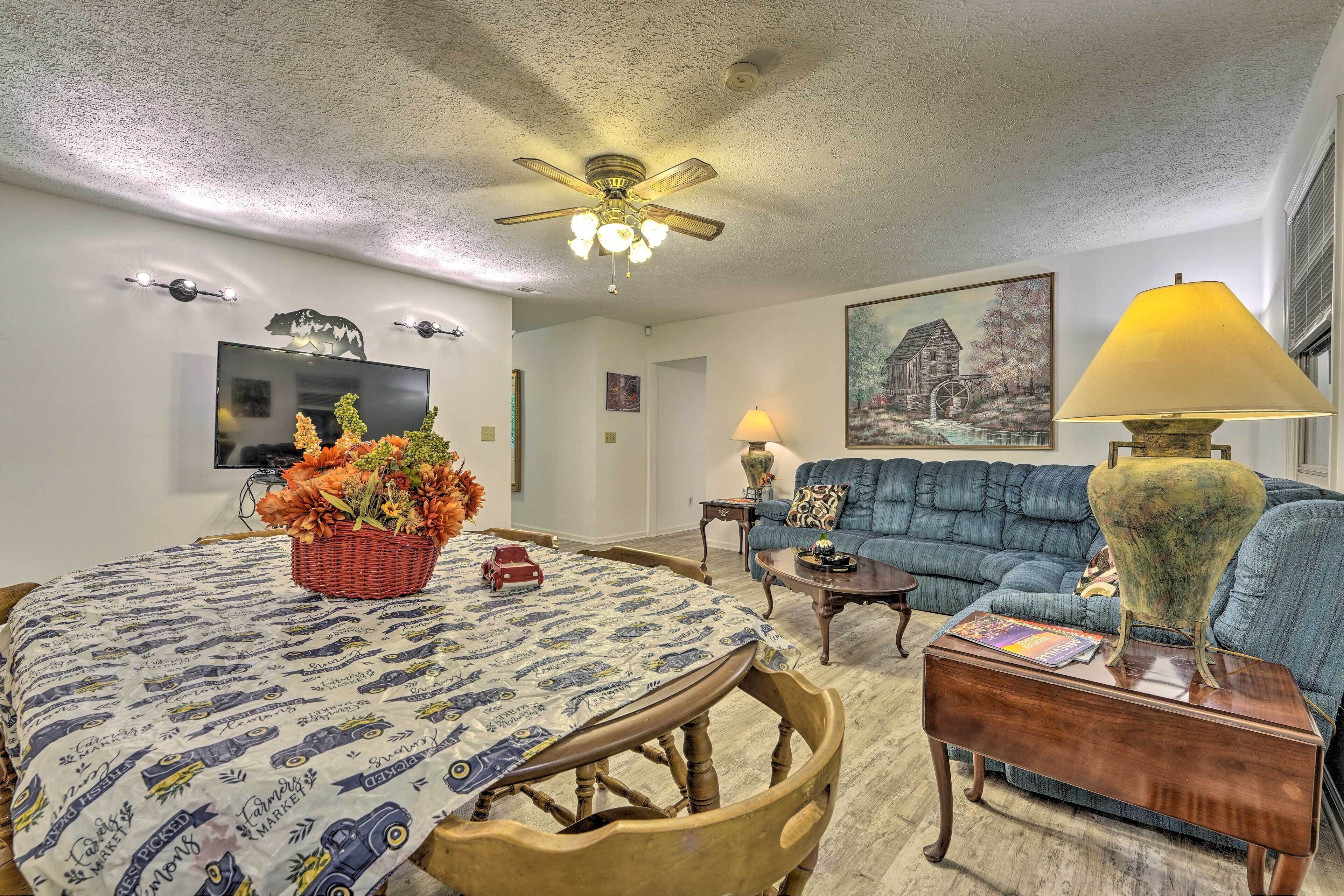 Hendersonville Retreat < 4 Mi to Lake Lure!