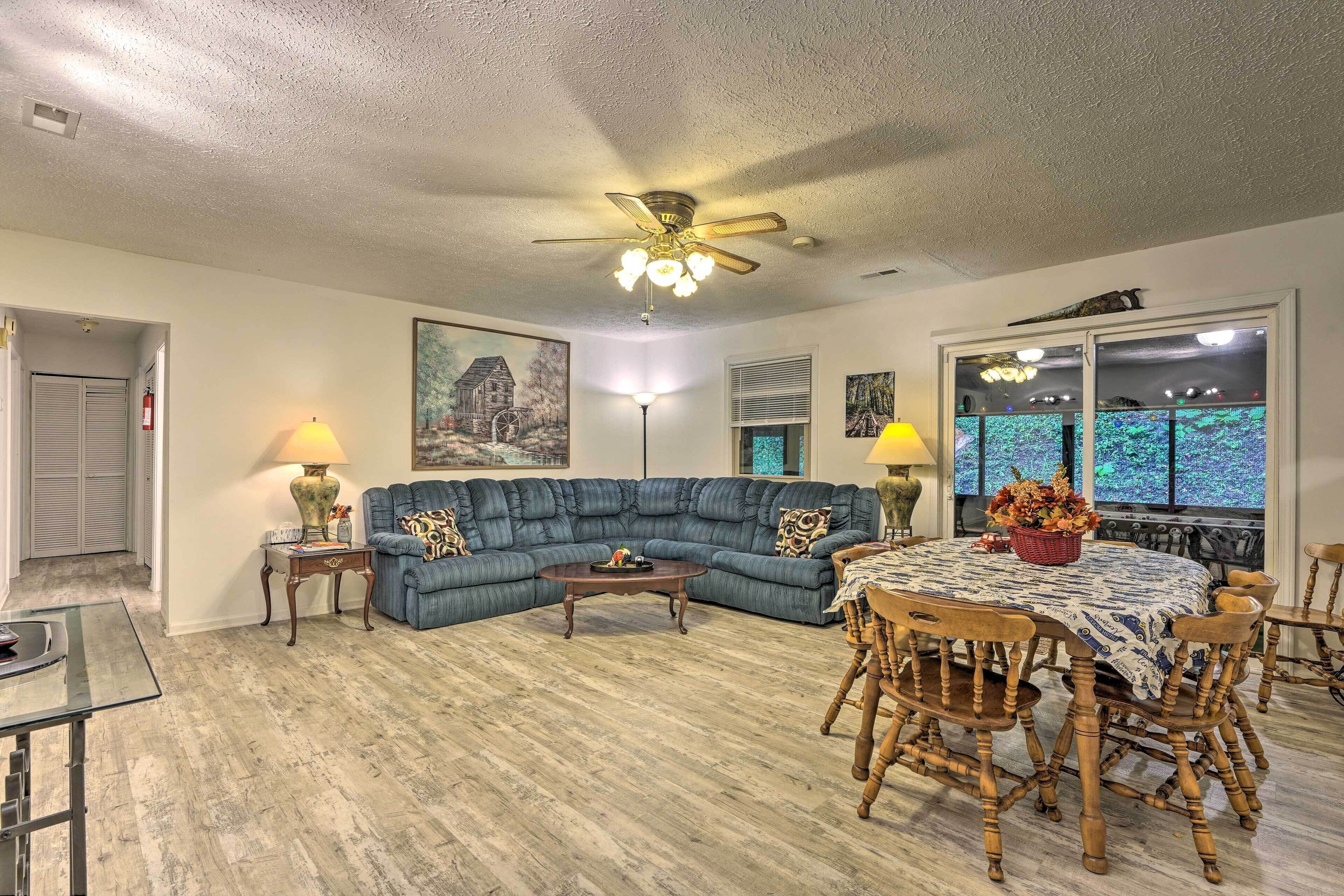 Hendersonville Retreat < 4 Mi to Lake Lure!