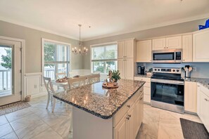 Apartment (3 Bedrooms) | Interior - Ocean Club Condo w/ Community Pool & Hot Tub (Atlantic Beach)