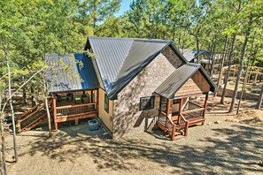 Interior - Modern Broken Bow Cabin, Near Lake + Wineries (Broken Bow)