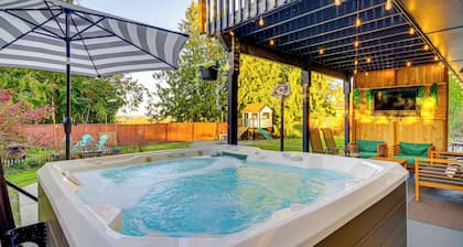 Mount Vernon Home w/ Private Hot Tub