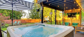 Mount Vernon Home w/ Private Hot Tub