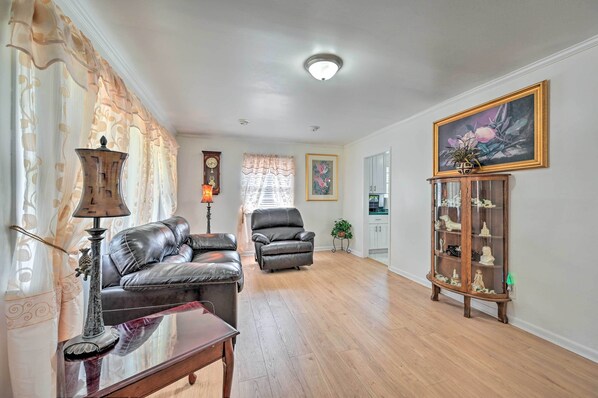 House (2 Bedrooms) | Interior
