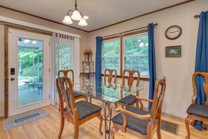 Dining - Pet-friendly Saluda Home w/ Mountain Views! (Saluda)