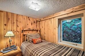 House (3 Bedrooms) | 3 bedrooms, bed sheets