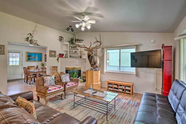 House (3 Bedrooms) | Front of property - Quaint Ranch Home w/ Yard in Midtown Anchorage! (Anchorage)