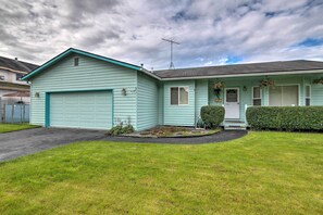 Interior - Quaint Ranch Home w/ Yard in Midtown Anchorage! (Anchorage)