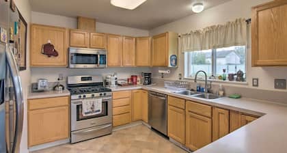 Quaint Ranch Home w/ Yard in Midtown Anchorage!