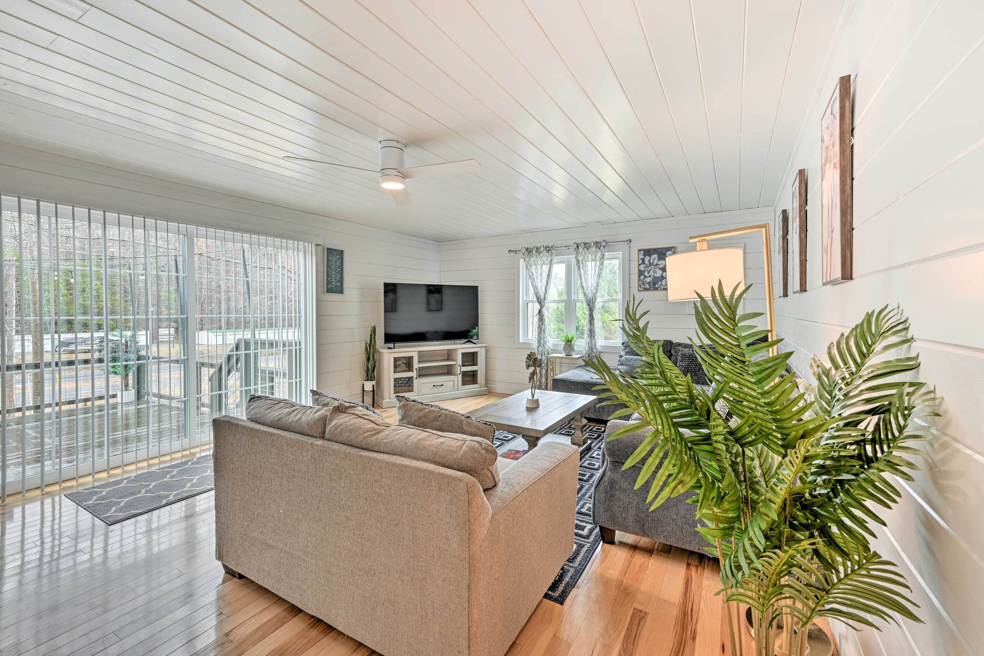 Robbinsville Home w/ Fire Pits & Large Deck!