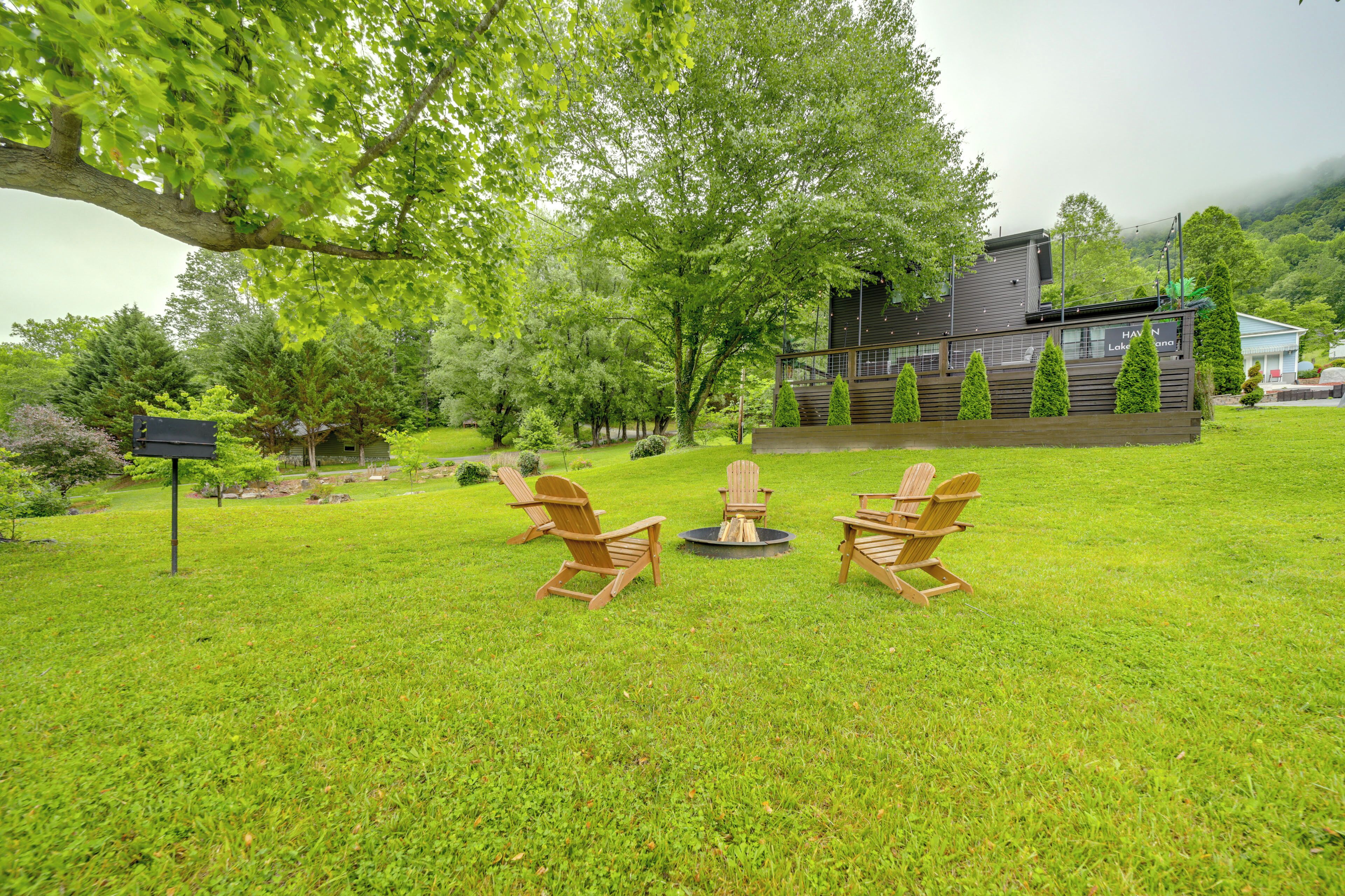Robbinsville Home w/ Fire Pits & Large Deck!