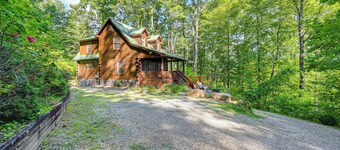 Pet-friendly Bryson City Cabin w/ Fire Pit + Deck!