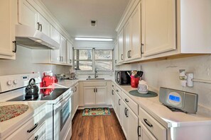 Cottage (3 Bedrooms) | Interior - Lakefront Delta Cottage w/ Views, Canoe & Dock! (Delta)