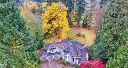 Large Group Getaway: Spacious Snohomish Home!