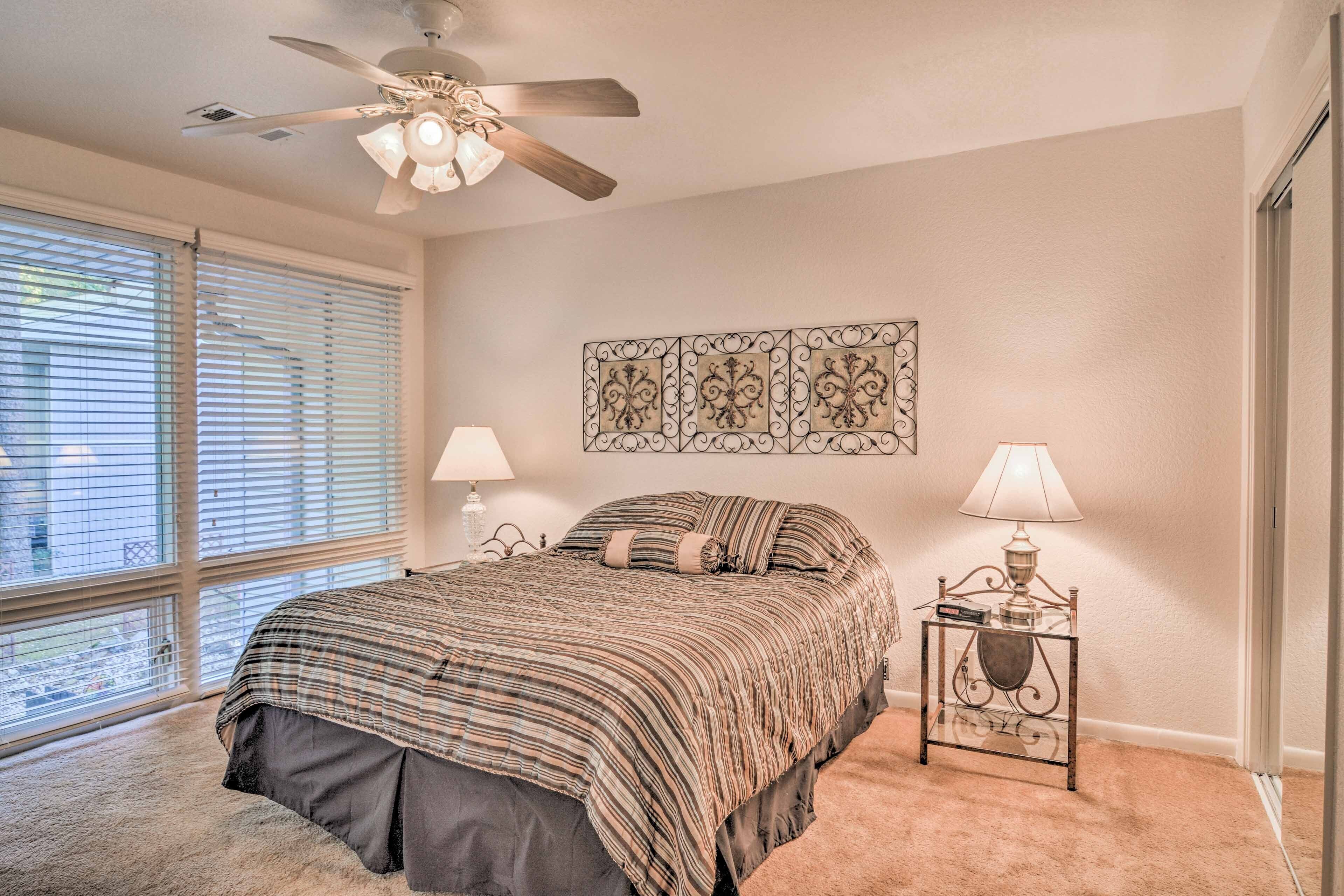 Private Lakefront Townhome in Hot Springs Village!