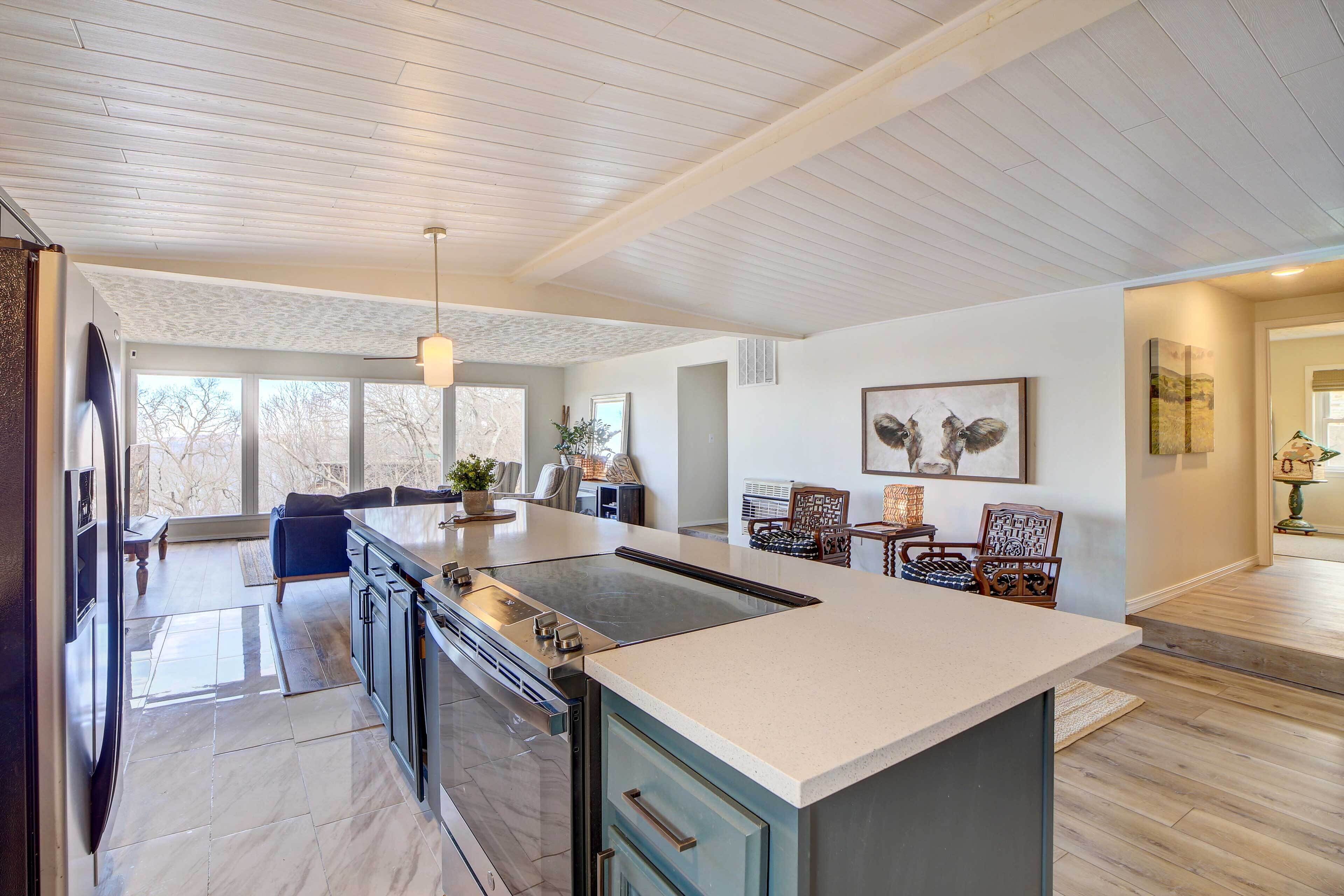 Quiet Locust Grove Getaway on Lake Hudson!