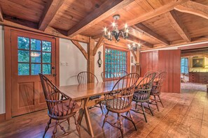 Interior - 10 Mi to Hot Springs Natl Park: Home w/ Grill! (Hot Springs)