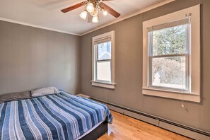 Cottage (3 Bedrooms) | 3 bedrooms, laptop workspace, bed sheets - Pet-friendly Belmar Cottage < 1 Mi to Beach! (Belmar)