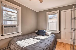 3 عدّة غرف نوم ومساحة عمل للكمبيوتر المحمول �وملاءات أسرّة