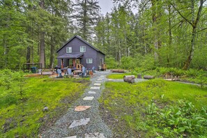 Property grounds - Modern Hideaway: Fire Pit, 5 Mi to Mt Rainier (Mineral)